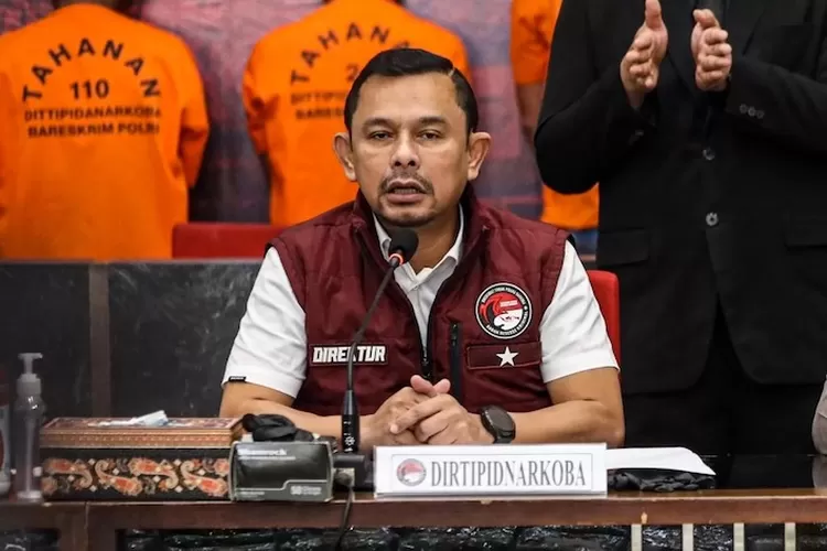 Direktur Tindak Pidana Narkoba Bareskrim Polri Brigjen Mukti Juharsa mengonfirmasi penangkapan kaki tangan gembong narkoba Fredy Pratama, di Banjarmasin, Kalimantan Selatan berinisial MM.*