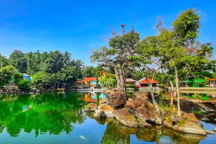 Telaga Herang adalah sebuah destinasi wisata alam yang semakin populer di Kabupaten Majalengka, Jawa Barat.*