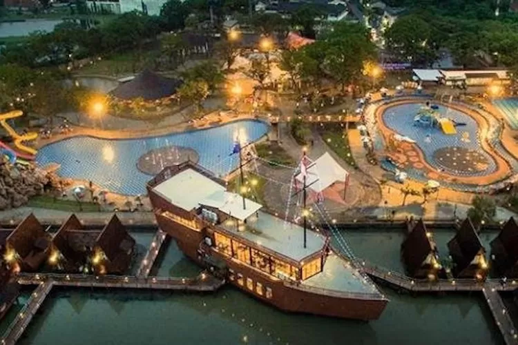 Cirebon Waterland Taman Ade Irma Suryani merupakan salah satu destinasi wisata air yang populer di Kota Cirebon.*