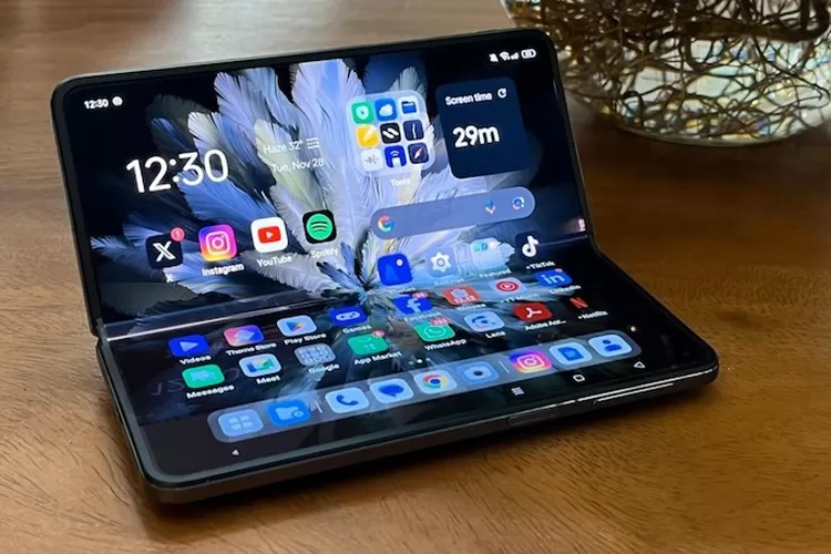 OPPO Find N3 hadir sebagai salah satu ponsel lipat paling menarik di pasaran saat ini.*