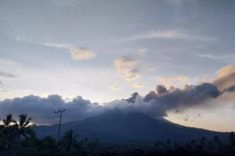 Potret Gunung Lewotobi Laki-Laki yang kembali erupsi di Nusa Tenggara Timur (NTT), pada Kamis, 7 November 2024 (Dok. PVMBG-ESDM RI)