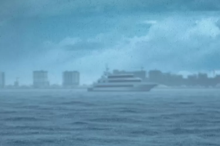 Ilustrasi angin topan disertai hujan lebat (Pexels/Asad Photo Maldives)
