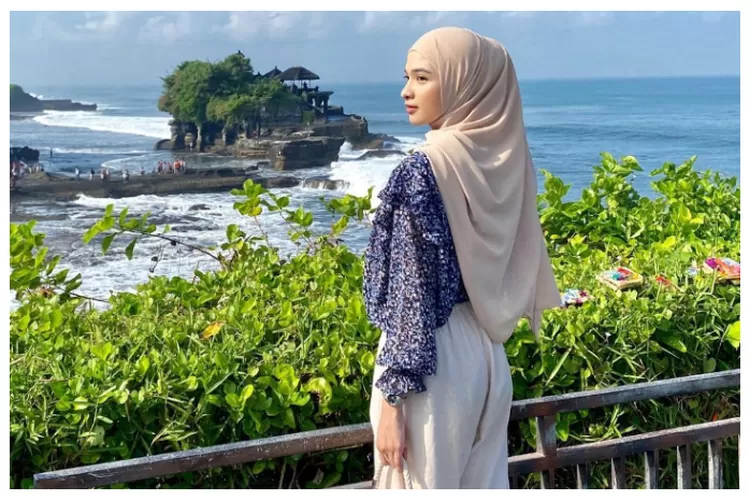 Jangan Sampai Salah Kostum Simak 5 Tips Memilih Busana Hijab Cocok Untuk Liburan Ke Pantai