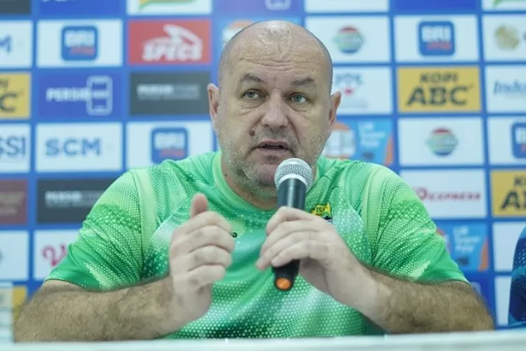 Pelatih Persib, Bojan Hodak, menegaskan pentingnya mempertahankan posisi di papan atas (dok persib.co.id)