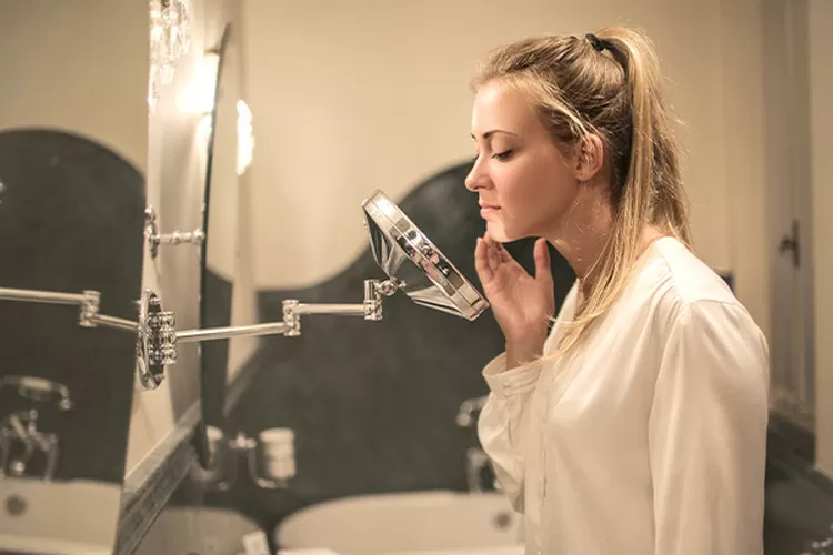 Ilustrasi kulit rusak karena kombinasi kandungan skincare (Pexels/Andrea Piacquadio)