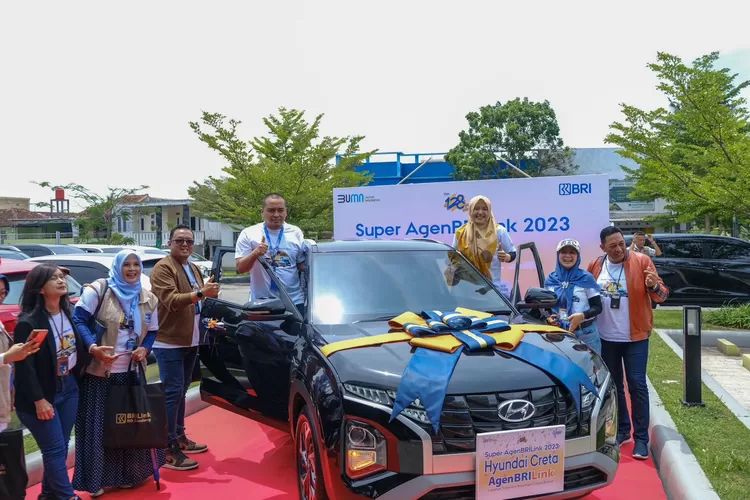 BRI Memberikan Penghargaan Berupa Mobil Pada Super AgenBRILink Sebagai ...