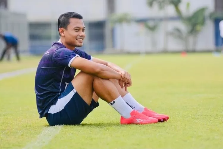 Pemain Gelandang Bertahan Persib Bandung, Dedi Kusnandar Saat Berlatih Bersama Tim Jelang Menghadapi Persik Kediri (Instagram/dedi kusnandar)