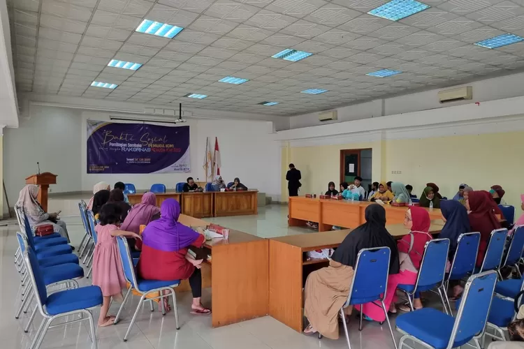 ICMI melakukan kegiatan pembagian sembako (Dok. ICMI)