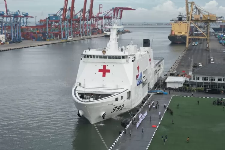kapal rumah sakit TNI KRI dr. Radjiman Wedyodiningrat 992 (press release)