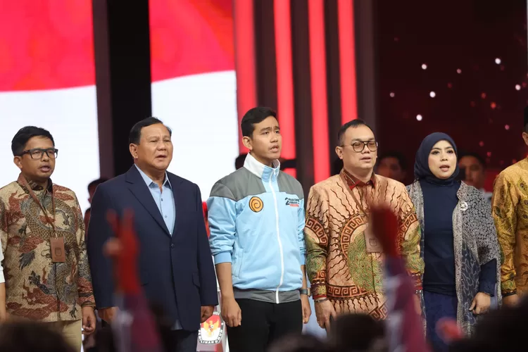 Debat Cawapres 2024: Gibran Pertanyakan Gus Muhaimin Pakai Botol Plastik saat Bahas Lingkungan (Press Release)