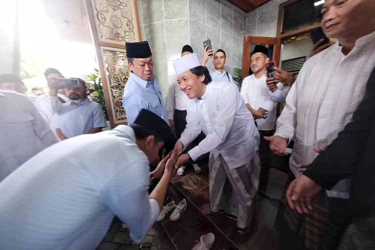 Gibran Rakabuming Raka silaturahmi ke Pondok Pesantren Al-Kahfi Somolangu, Kebumen, Jawa Tengah, (press release)