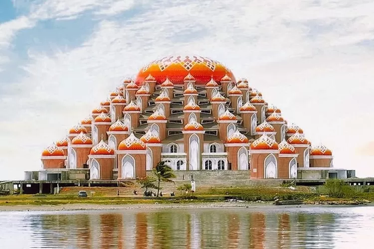 Masjid 99 Kubah, salah satu karya Ridwan Kamil yang berada di Makassar   (dok. Instagram @langkahdody)