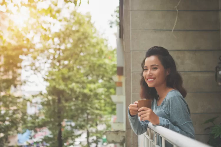 Ilustrasi sikap wanita yang membuatnya tidak diremehkan walau masih jomblo (freepik/pressfoto)