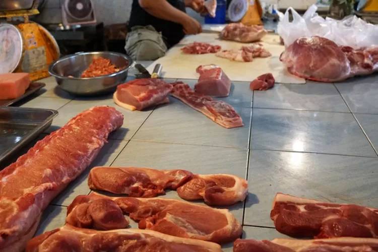 Ilustrasi harga daging ayam dan sapi naik di pasar menjelang ramadhan dan lebaran (Pixabay/Photosforyou)