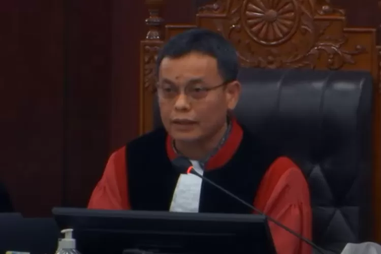 Hakim Mahkamah Konstitusi (MK) Guntur Hamzah (dok youtube MK)