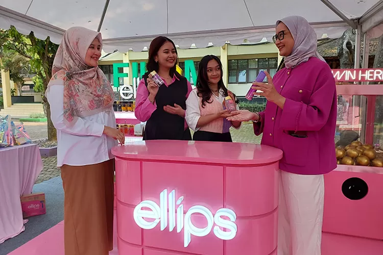 Head of PR Kino bersama perwakilan Campus Ambassador Ellips di Bandung (Dok Kino Indonesia)