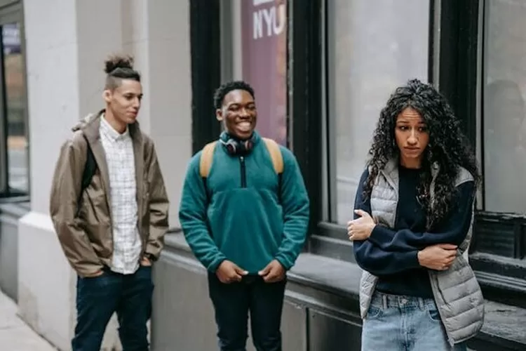 Merasa Jelek ialah pikiran negatif yang perlu ditinggalkan (pexels/keira burton )