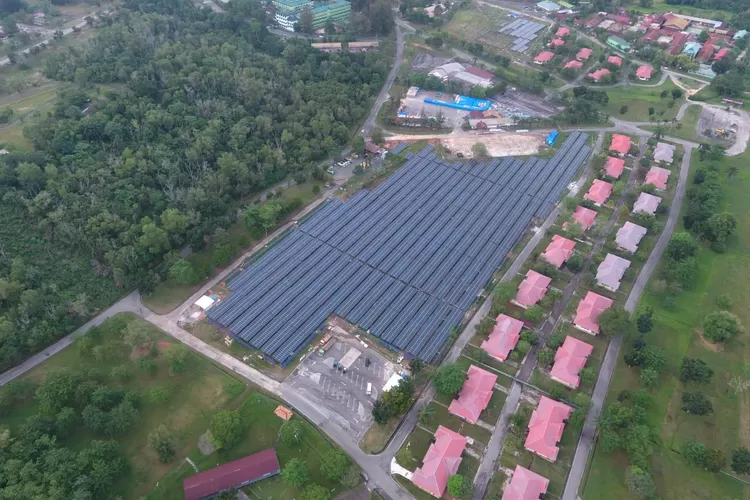 Ribuan panel surya terpasang di wilayah kerja Pertamina Hulu Rokan sebagai kontribusi PHR untuk pengurangan emisi. (dok PT Pertamina(Persero))