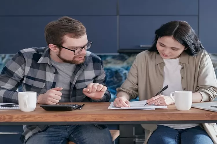 Tanda Pria diam-diam menyukaimu (pexels/Mikhail Nilov  )