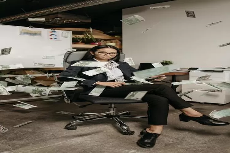 Perlu pondasi kuat agar keuanganmu tidak ambruk ( Pexels/Pavel Danilyuk)