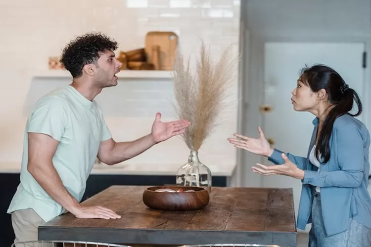 Kendala keuangan keluarga (pexels/ Timur Weber  )