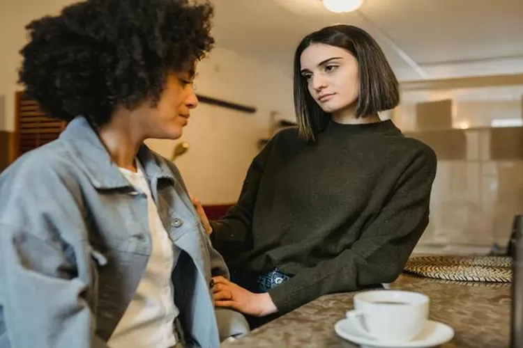 Seseorang yang merasa tidak nyaman (Pexels/Liza Summer  )