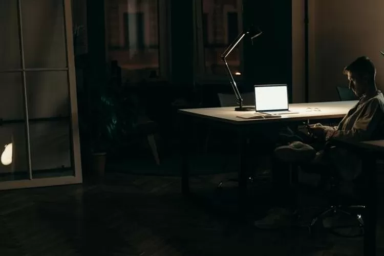 Memulihkan tubuh dari dampak begadang (Pexels/cottonbro studio)