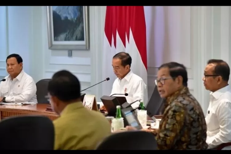 Presiden Jokowi saat memimpin rapat terbatas dan membahas RKP, Nota keuangan, dan RAPBN Tahun 2025 di jakarta 5 Agustus 2024 (Dwi Cahayawan)