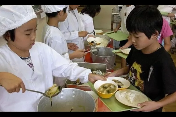 Program Makan Siang Sekolah di Jepang (pinterest /@Citylab)