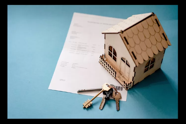 Ilustrasi kepemilikan rumah dengan kunci dan suratnya   (pixabay/@oleksandr)
