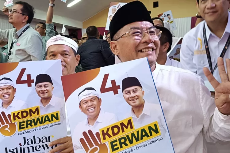 Dedi Mulyadi - Erwan Setiawan di acara pengundian no urut Pilkada Jabar 2024 (dok tim KDM)