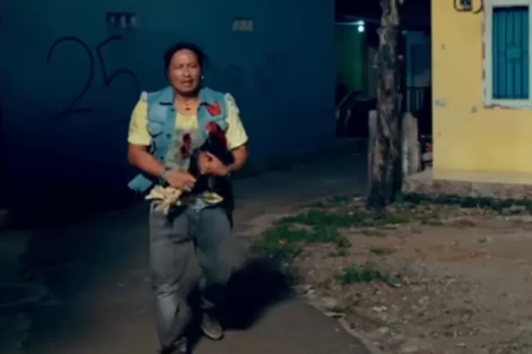  Lagu ini menceritakan kepada sang lelaki agar idak menyakiti perempuan termasuk siapapun (Gregorius Ariwibowo)