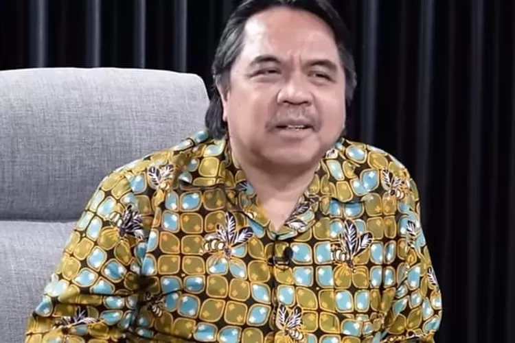 Ade Armando (Tangkap layar youtube Zulfan Lindan Unpacking Indonesia)