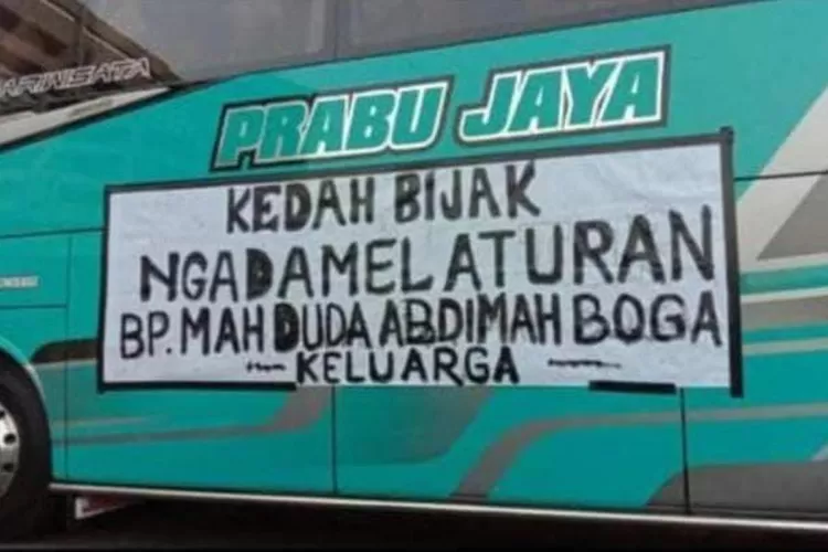 Salah satu poster saat demo hari ini (dok FYT)