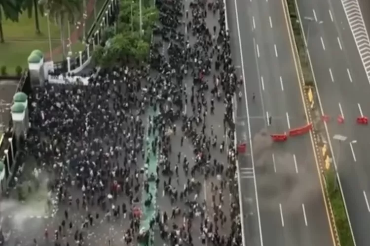 Demontrasi di Indonesia (Tangkap layar YouTube Kompas TV)