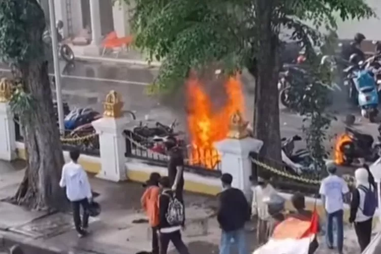 Kerusuhan yang terjadi di Indonesia (Tangkap layar YouTube Kompas TV)