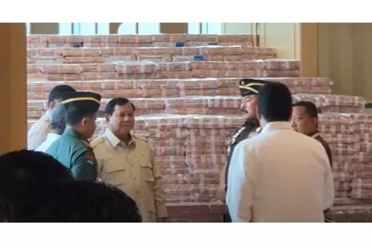 Prabowo di Depan Uang Triliunan Hasil Korupsi (dok youtube Kejagung)