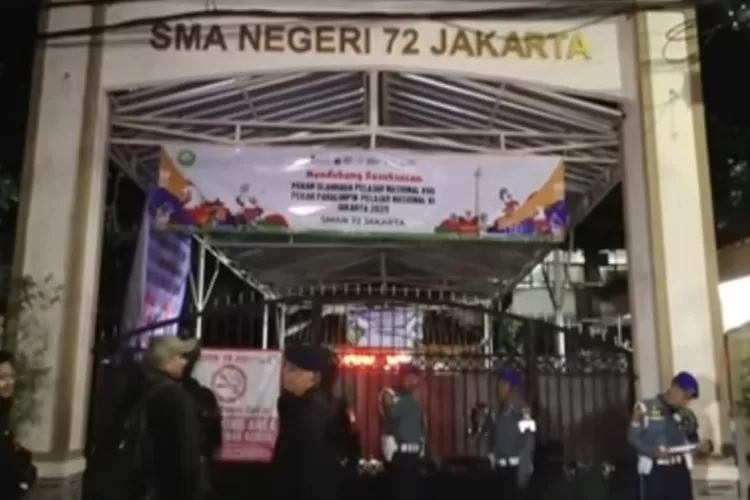 Tejadi ledakan di SMA Negeri  72 Jakarta (Tangkap layar youtube CNN Indonesia)