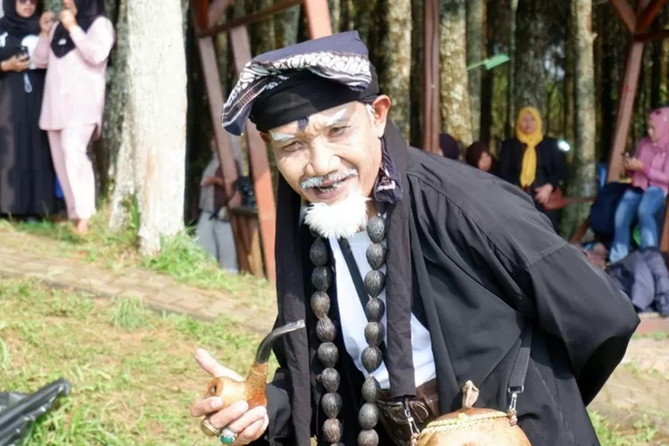 Persembahan Budaya Lokal Desa Cimenyan