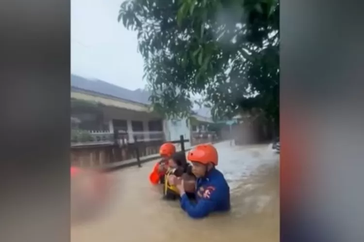 Kondisi Banjir di Tapanuli Tengah (Tangkap layar youtube Metro TV)