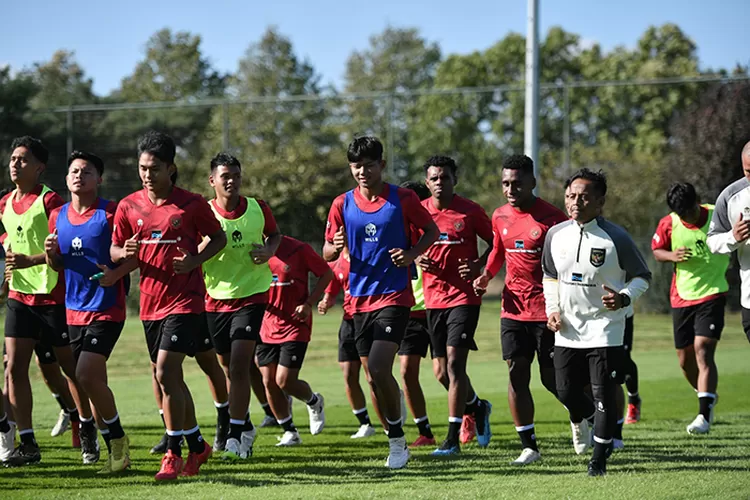 Para pemain Timnas U17 Indonesia langsung menjalani latihan usai tiba di Jerman. (pssi.org)