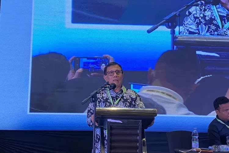  Ketua Umum PWI Pusat masa tugas 2023-2028 Hendry Ch Bangun saat memberikan sambutan setelah terpilih sebagai ketua umum pada Kongres XXV PWI di Bandung, Jawa Barat (27/9/2023).  (ANTARA/Rubby Jovan)