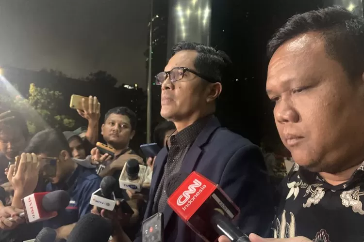 Tim hukum Syahrul Yasin Limpo, Febri Diansyah saat jumpa pers di Gedung KPK pada Kamis malam (12/10/2023) ( ANTARA/ Mario Sofia Nasution)