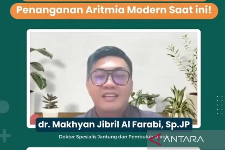 Tangkapan layar Staf Teknis Komunikasi Transformasi Kesehatan, Kementerian Kesehatan (Kemenkes) RI dr Makhyan Jibril Al Farabi dalam gelar wicara terkait penanganan aritmia, yang diikuti secara daring di Jakarta, Senin (30/10/2023). (ANTARA/Sean Muhamad)