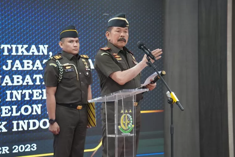 Jaksa Agung Sanitiar Burhanuddin memberikan pengarahan dalam acara pelantikan Jamintel di Gedung Kejaksaan Agung, Jakarta, Selasa (31/10/2023).  (ANTARA/HO-Puspenkum Kejaksaan Agung)