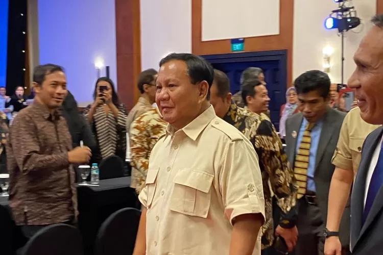 Bakal calon presiden dari Koalisi Indonesia Maju (KIM) Prabowo Subianto menghadiri deklarasi Induk Koperasi Unit Desa (KUD) di Jakarta, Sabtu (4/11/2023) malam. ( ANTARA/Fath Putra Mulya)