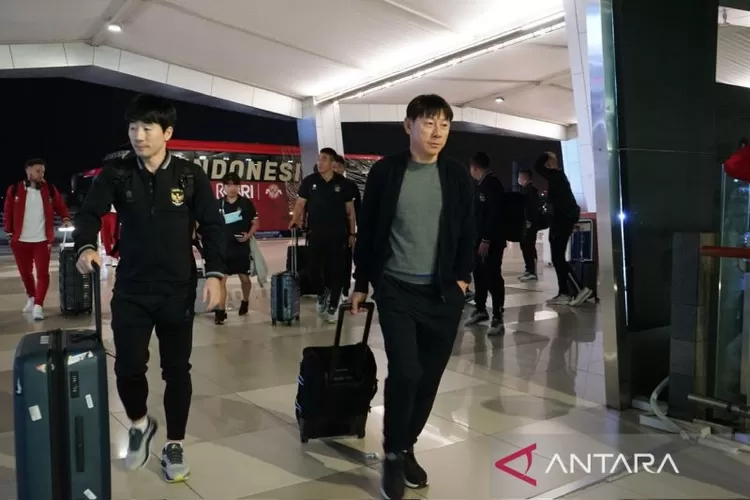 Pelatih timnas Indonesia Shin Tae-yong (kanan).  (ANTARA/HO/PSSI)