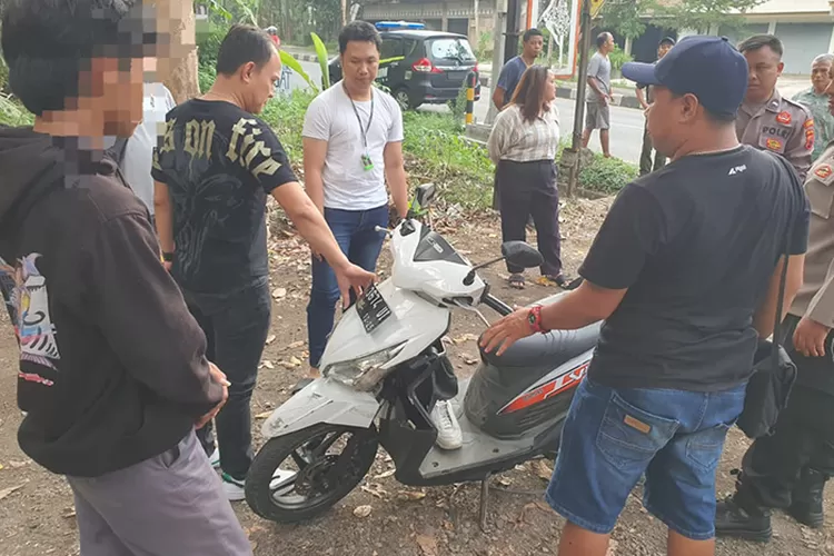 Satu motor milik salah satu pelajar yang tawuran diamankan warga di Salatiga.  (Dok Polres Salatiga)