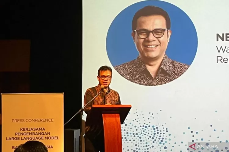 Wakil Menteri Komunikasi dan Informatika Nezar Patria memberikan sambutan dalam acara Kerjasama Pengembangan Large Language Model (LLM) Bahasa Indonesia antara GLAIR.ai, Datasaur.ai, BRIN, KORIKA, dan AISG di Plaza Senayan, Jakarta, Kamis (30/11/2023)  (ANTARA/Fathur Rochman)