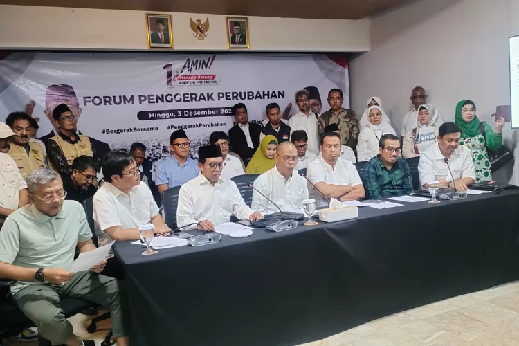Sebanyak 10 gerakan mendeklarasikan Forum Penggerak Perubahan untuk memenangkan pasangan calon presiden dan wakil presiden nomor urut 1 Anies Baswedan-Muhaimin Iskandar (AMIN) di Sekretariat Koalisi Perubahan, Jakarta, Minggu (3/12/2023).  (Istimewa)